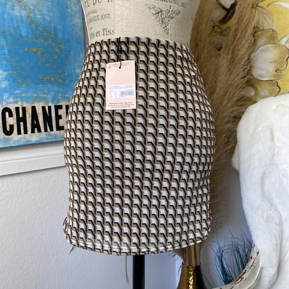 Misguided mesh cuved hem geometric print mini skirt stone Sz. 6 stretch NWT - Picture 4 of 13